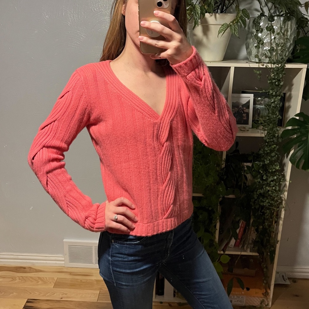 St. John Sport Pink Twist Front Sweater 100% Cashmere V-Neck Ribbed Cropped